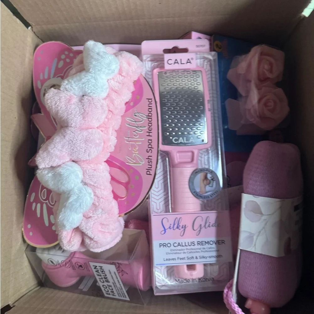 Pink Beauty Spa Set. 10 total items. All New. Great for gifts. Tj’s & Marshalls